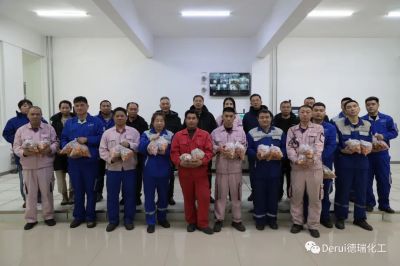 除夕夜德瑞公司領(lǐng)導(dǎo)慰問(wèn)一線(xiàn)員工